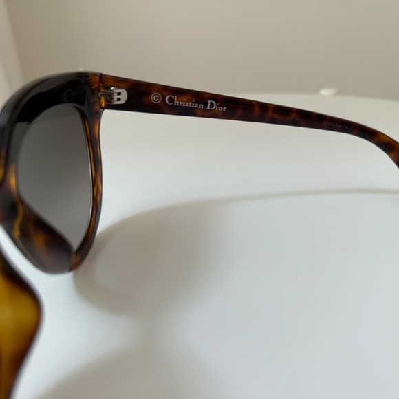 Vintage Dior Diorsoft1 Butterfly Sunglasses (Tortoiseshell and Matte Black) - Picture 5 of 12